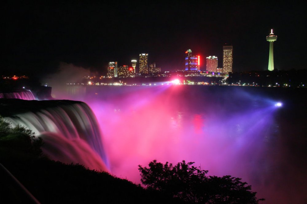 Niagara_falls_at_Night.jpg