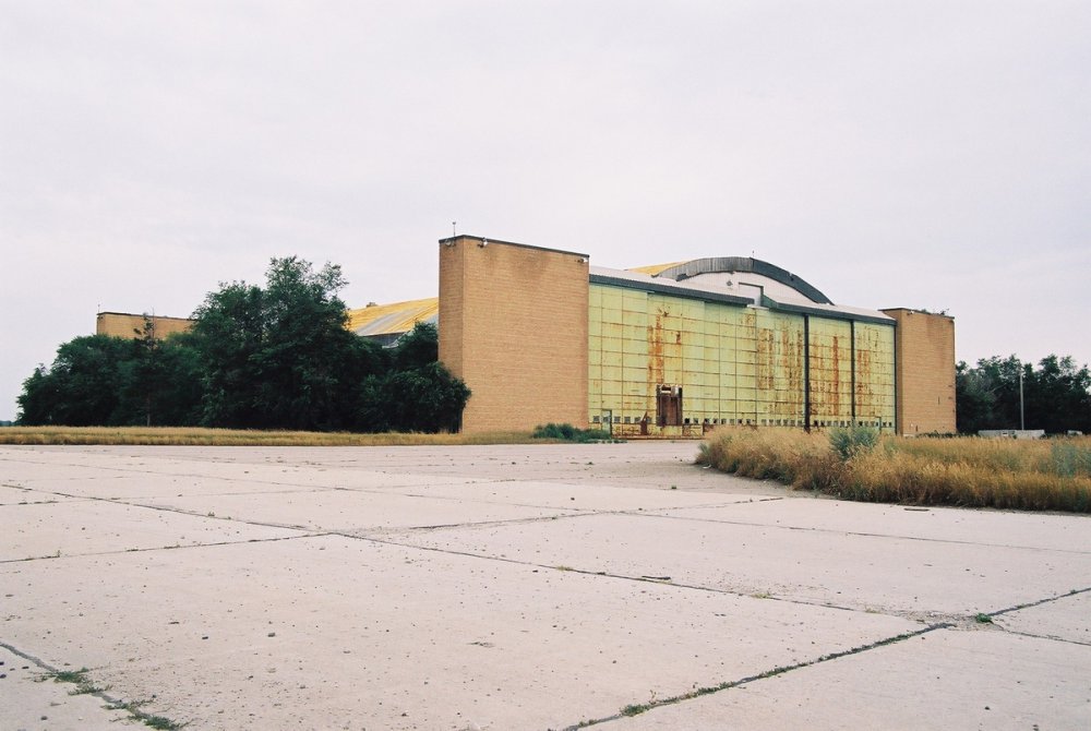 RCAF-Station-Rivers-hangar-Aug-2003 (1).jpg