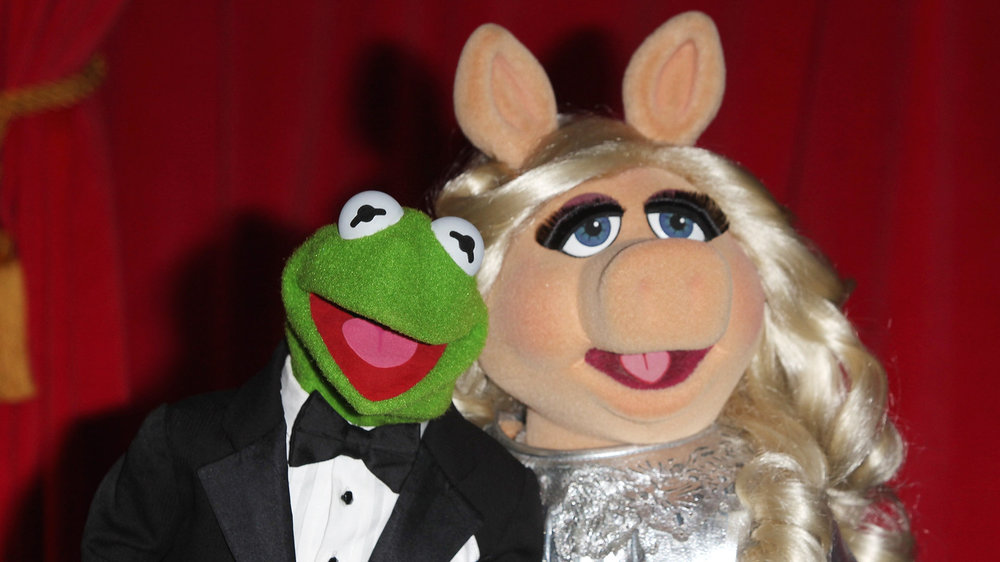 kermit-miss-piggy-002-tease-today-161012_366ee9cdf9f3a0843082d06c4d0f954b.thumb.jpg.95e992497917833278b4b40dfc17c459.jpg